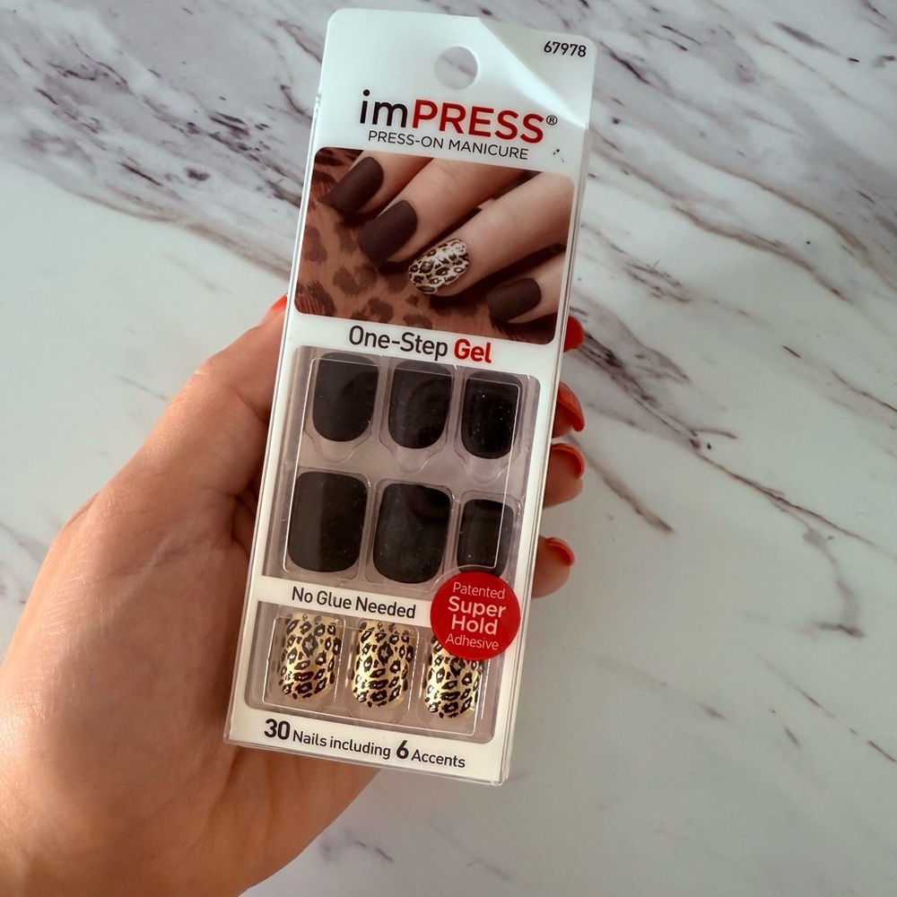 imPRESS One-Step Gel Press-On Nails - Black and Gold Leopard Design